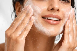 Proper face cleansing technique for oily skin - gentle circular motions with salicylic acid cleanser